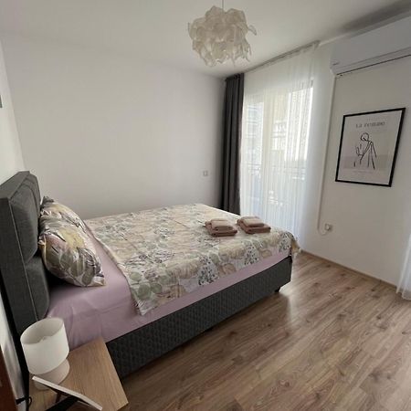 Azzurro Premium Apartment On Bulevard Bogoridi Burgas by Eksteriør bilde